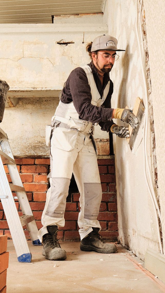 Muurari Lokki rappaa seinää.