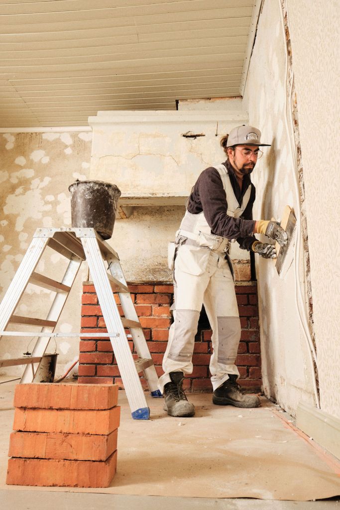 Muurari Lokki rappaa seinää.